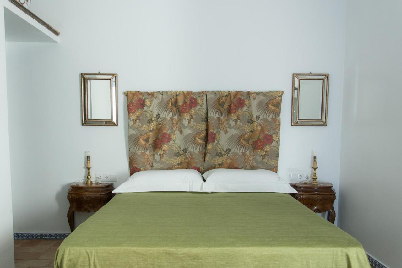 Casa Senorial Con Piscina. Casa Donna Isabel Guest House Peñaflor Eksteriør bilde