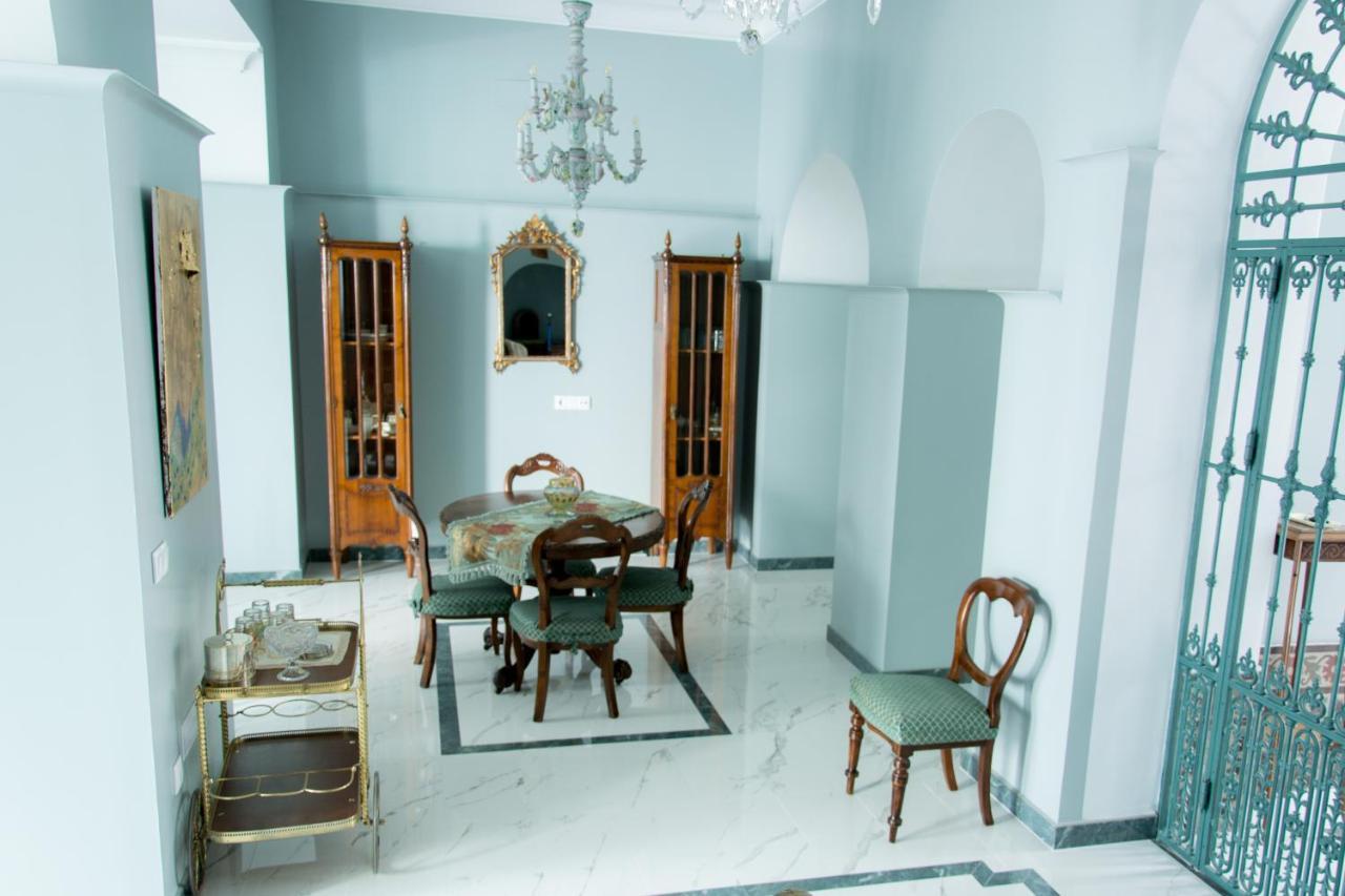 Casa Senorial Con Piscina. Casa Donna Isabel Guest House Peñaflor Eksteriør bilde